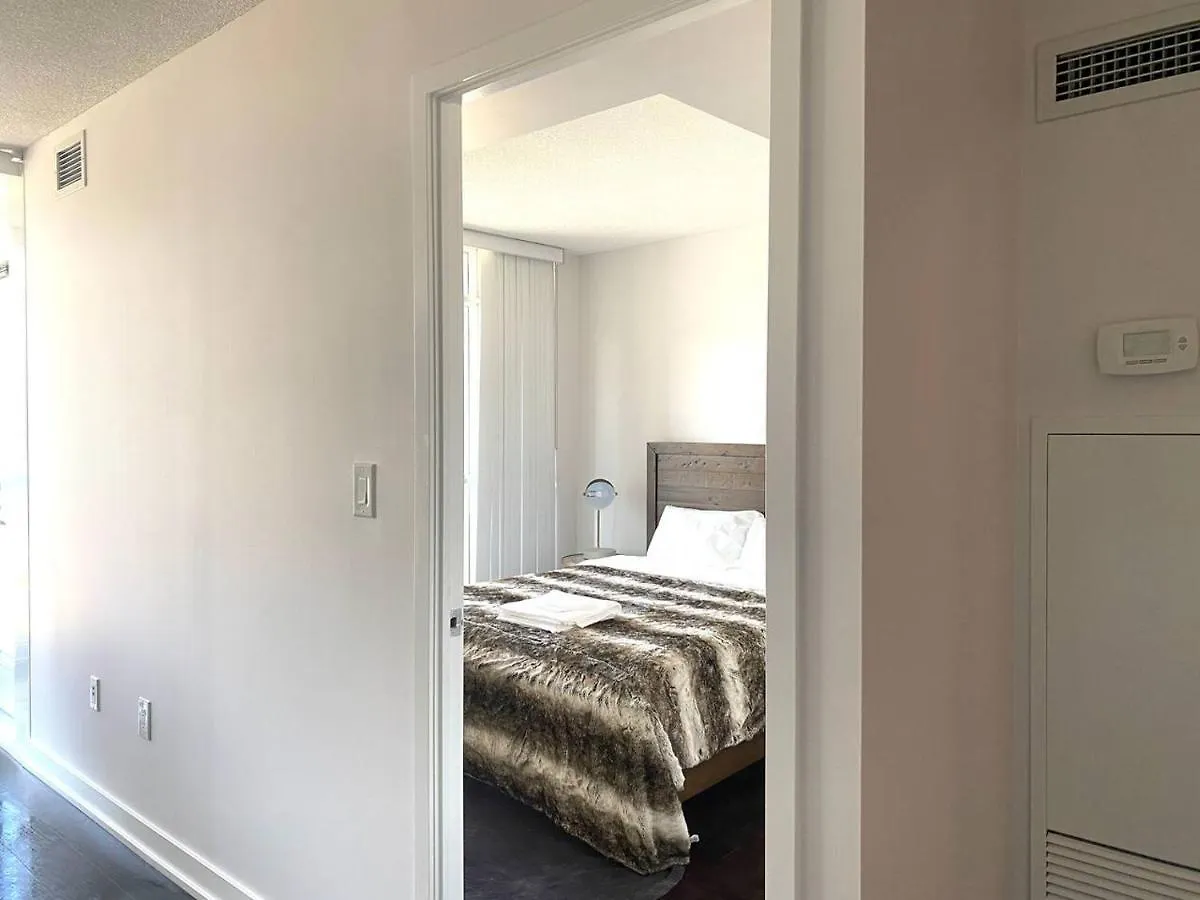 アパート Family Oriented Downtown Toronto 2Bdrm Condo With Parking & Office Space カナダ
