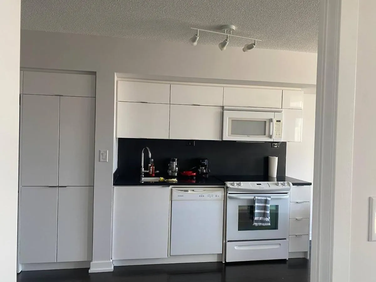 アパート Family Oriented Downtown Toronto 2Bdrm Condo With Parking & Office Space カナダ